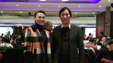 鳳凰果山茶油是一個(gè)不錯(cuò)的產(chǎn)品，但是好產(chǎn)品也需要進(jìn)行包裝的，于是我們找到了專注農(nóng)業(yè)的中擂策劃公司，中擂為我們提供了全套優(yōu)質(zhì)品牌服務(wù)，把品牌打響了，并成功舉辦了招商洽談會(huì)。